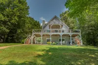 Beautiful Lake Front in Quiet Cove, Convenient to Boat Ramp, Dining & Shopping - 3 stjerner