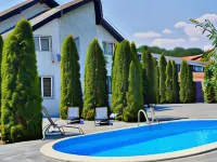 GreenWood Residence - Pool