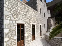 Itilo Traditional Hotel - parking