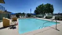Rodeway Inn Fort Smith I-40 - parking