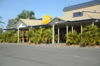 Capricorn Hotel - parkir
