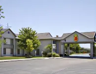 Super 8 by Wyndham Appleton Hotel in zona Apple Tree Connections