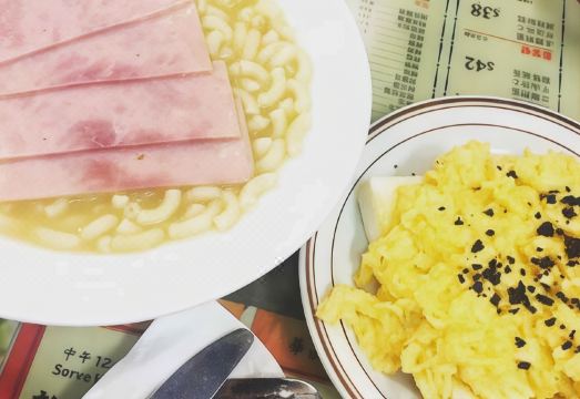 3. 코스모 호텔 홍..