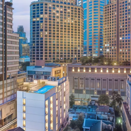 The Quarter Ploenchit by UHG Отели рядом с достопримечательностью «Станция надземного метро Chit Lom»