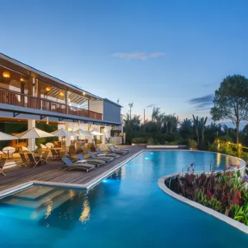 Giriwood Hotel & Villa Отели рядом с достопримечательностью «Gitgit Waterfall»