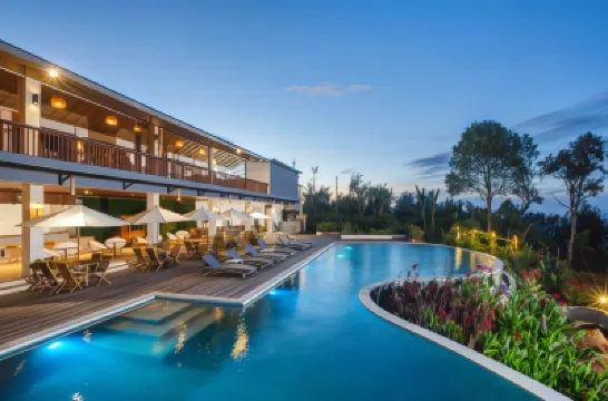 Giriwood Hotel & Villa 新加拉惹吉吉瀑布（Gitgit Waterfall）附近的飯店