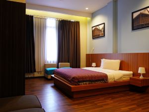 Ladja Hotel Sintang