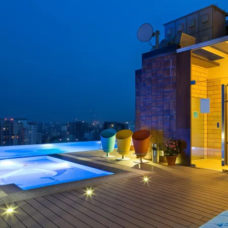 Six Seasons Hotel