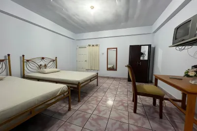 OYO 91757 Surya HotelNearTaman Anggrek Pkk Watansoppeng Hotel dekat Permandian Lereng Hijau Bulu Dua