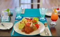 ホリデイ ヴィラ パンタイ インダー ビンタン - 朝食