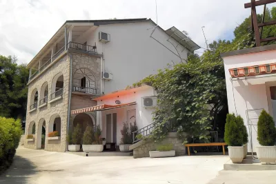 Apartments Kestenovi Dvori Các khách sạn ở Ika