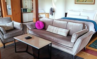 Villacantik Yogyakarta Triple Bed for 6 Persons