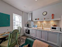 Eclectic 1Bd in the Heart of Cheltenham! Hotels in 