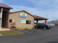 Days Inn by Wyndham Huntington فنادق في Barboursville