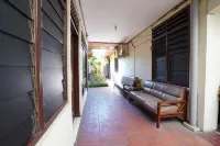 Anak Mama Hotel Hotels in Waru