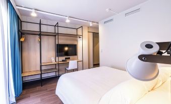 7. 이비스 로크브룬..