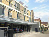 RedDoorz Plus near Politeknik Negeri Malang Hotel di Tunggulwulung