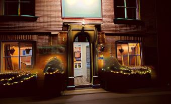 Oak Tree Inn