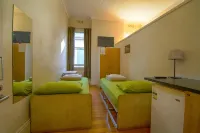 Cambridge Lodge Hotels in Camperdown
