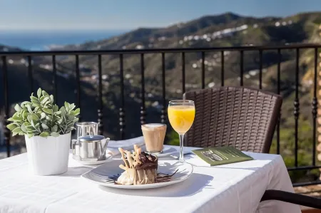 Hotel y Bungalows Balcón de Competa Отели в г. Компета