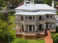 The Buchanan 1894 Hotels in Parkes