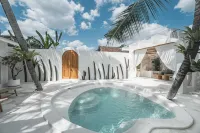 Bohemian Jogja Villas with Private Pool Hotel di Mlati