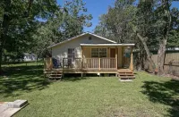 Short walk to the BEACH!🏖-Minutes to Casinos-Biloxi-Long Beach Hotels near Bayou Bluff Tennis Club