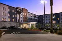 Staybridge Suites Eastvale - Norco Отели рядом с достопримечательностью «Шоппинг-центр Стейтр Бразерс»