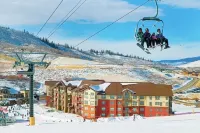 Chairway to Heaven - family friendly luxury condo ski in/out, mountain views