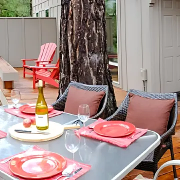 Tranquil, well-kept Cabin with Log Furniture & SHARC passes at 1, Whistling Swan