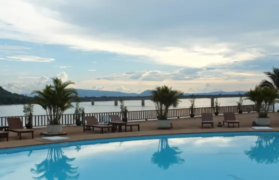 愛侶灣河畔酒店