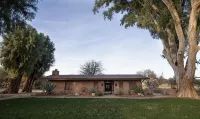 Kay El Bar Guest Ranch Hotels near The Jail Tree