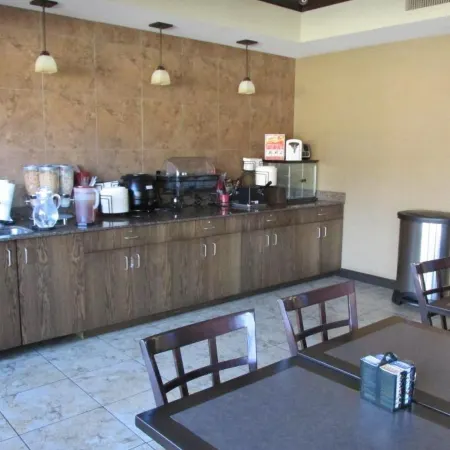 Parkwood Inn & Suites