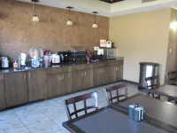 Parkwood Inn & Suites - breakfast
