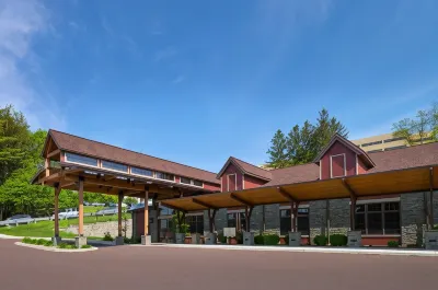 Pine Barn Inn Hotels in Paxinos