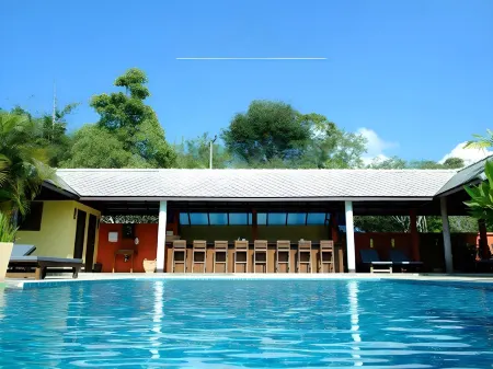 Monn Phu Phrai Отели рядом с достопримечательностью «Dumped Airplanes»