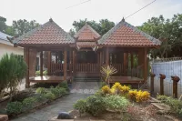 RedDoorz Near Baluran National Park Hotels near Alun-Alun Situbondo
