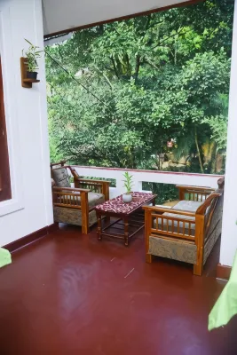 Travel Rest Inn Ella - Bed and Breakfasts