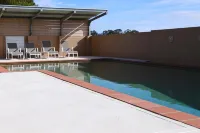 Adina Vineyard - Pools
