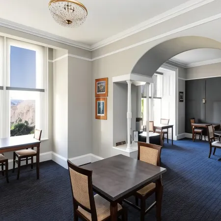Sunbank House Metro Hotel