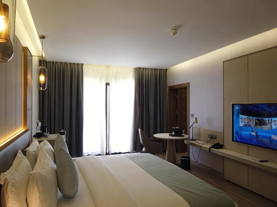 H Luxury Hotel