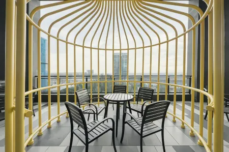 Alinea Luxury Condominiums, Shah Alam - Smarthome Отели рядом с достопримечательностью «UOA Business Park Property Gallery»