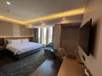 Hotel WAH FU Hotels near District 5