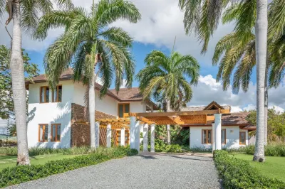Tropical Villa with Maid and Butler in Cap Cana Các khách sạn ở 