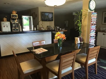 The Black Mountain Inn Отели в г. Даммерстон