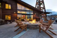 Modern Kitchen and Community Pool Access - Delightful Oasis