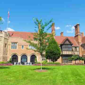 Holiday Inn Express DETROIT-BIRMINGHAM by IHG Hotel Exterior