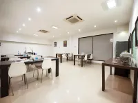 Hotel Blue Neck Hudda City Centre Fortis Hospital