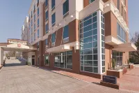 Hilton Garden Inn Falls Church فنادق في Merrifield