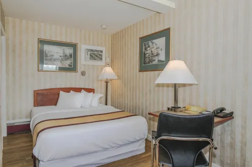 Canadas Best Value Inn Chinook Station